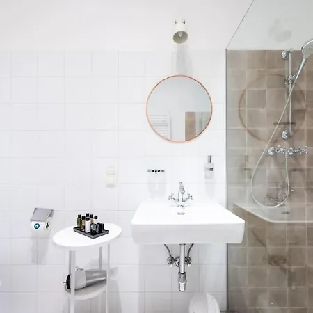 Ferienwohnung Sleek 1Br Flat Near Center By Hm Wien Exterior foto