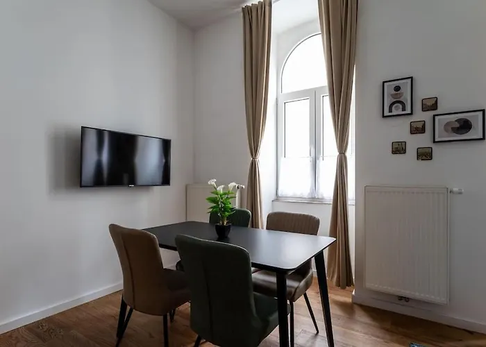Sleek 1Br Flat Near Center By Hm