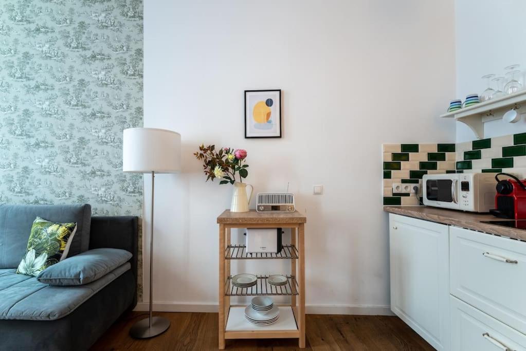 Sleek 1br Flat Near Center By Hm Apartment